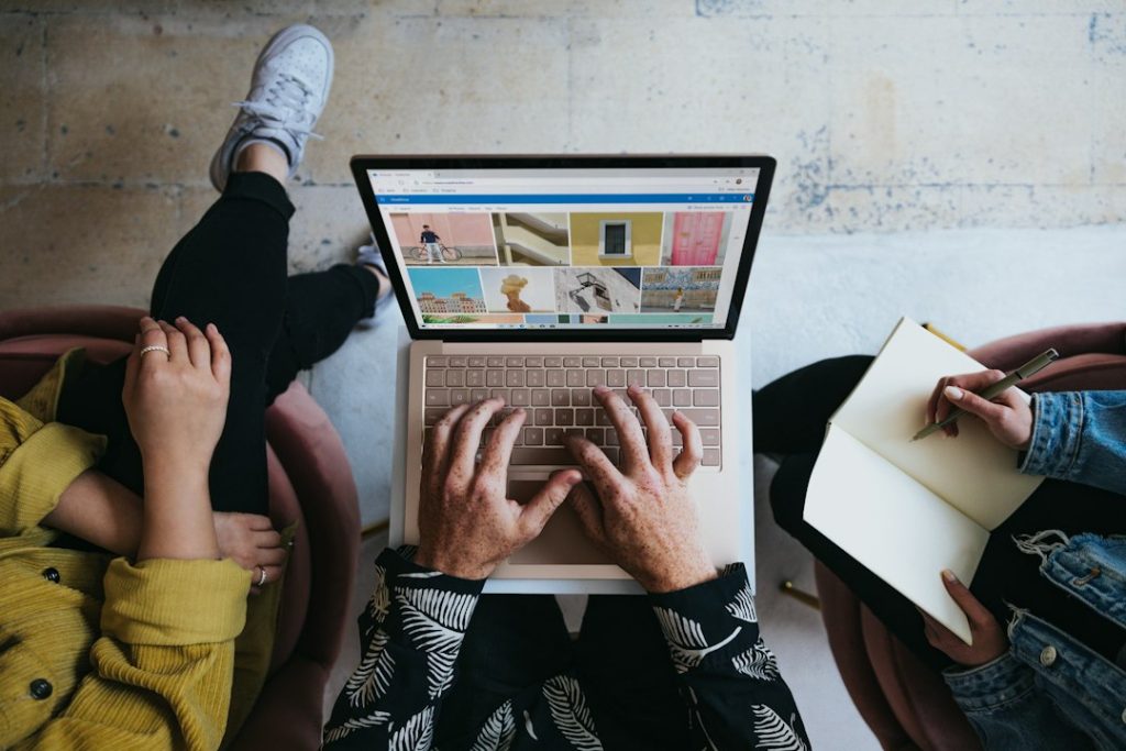 Photo Building a Strong Online Presence for Your Local Business